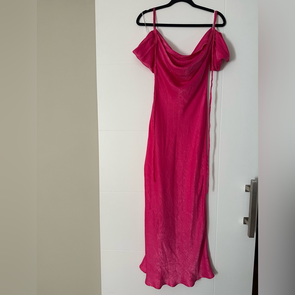 LOTS OF ATTENTION MAXI DRESS HOT PINK